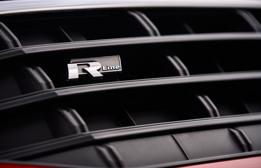 Детали экстерьера Volkswagen Jetta R-Line 2018 года  (NA) (фото 2 из 19)